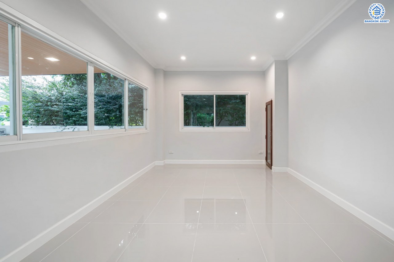 บ้านมือสองตกแต่งใหม่ โครงการ มณีรินทร์พาร์ค รัตนาธิเบศร์-ท่าอิฐ แบรนด์ Property Perfect เนื้อที่ 59.4 ตร.ว. ฟังก์ชัน 3 ห้องนอน 3 ห้องน้ำ จอดรถได้ 2 คัน บนทำเลศักยภาพ เชื่อมต่อทั้ง ถนนรัตนาธิเบศร์ และถนนราชพฤกษ์ ใจกลาง 2 เซ็นทรัลฯ ใกล้ทางด่วน "งามวงศ์วาน" และรถไฟฟ้า "สถานีบางรักน้อยท่าอิฐ"...